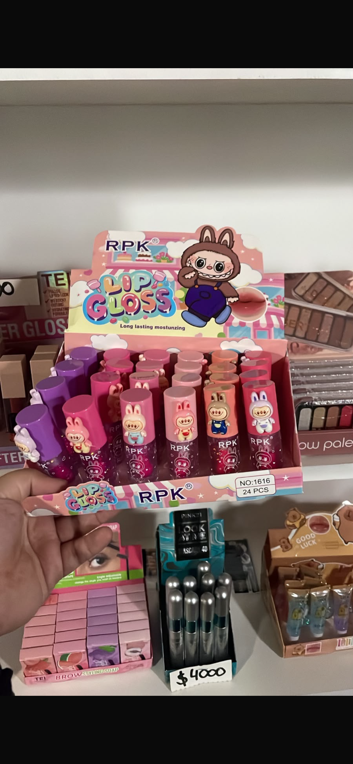 Gloss Labubu con aplicador grueso y glitter